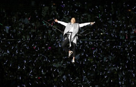 PSY BATE RECORDE NO YOUTUBE COM NOVO CLIPE